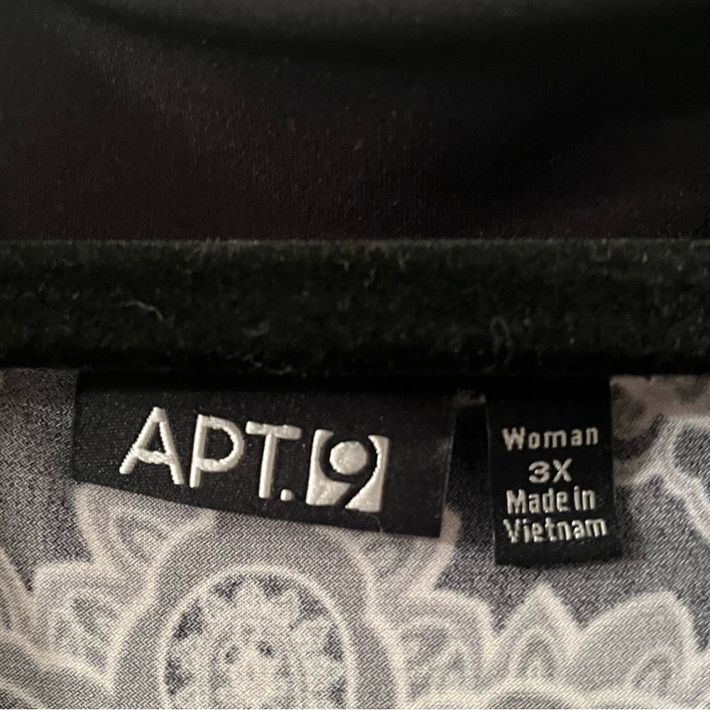 3X Apt. 9 Black and Gray Paisley Patterned Top - Picture 5 of 7